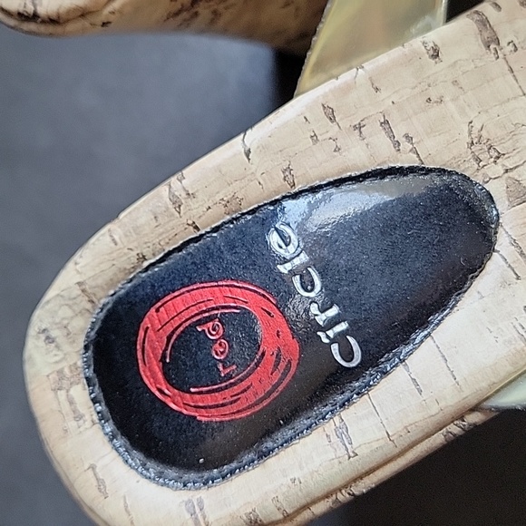 Red Circle heel Size 7 - Picture 8 of 9